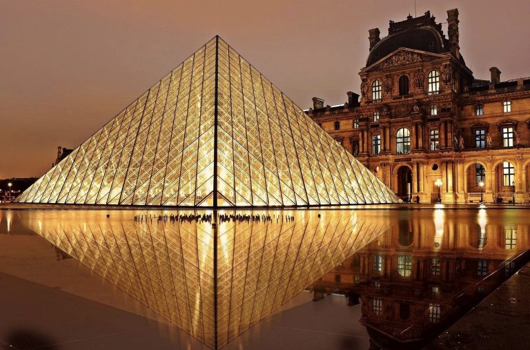 Louvre Museum (Photo via Pixabay)