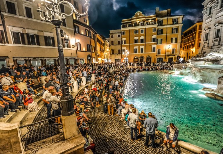 Trevi Fountain in Rome (Image via Pixabay)