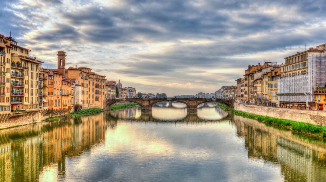 Arno River in Florence, Italy (Image via Pixabay)