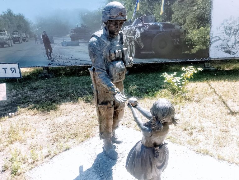 Along the paths of Donbass (Photo courtesy of Ilya Ganpantsura)