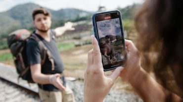 Travelers (Image via pexels - Vanessa Garcia)